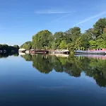 Cabine Sur Peniche A Bagatelle