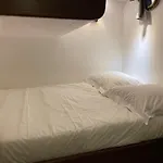 Cabine Sur Peniche A Bagatelle