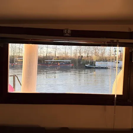 Sur Péniche à Bagatelle *