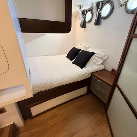 Sur Péniche à Bagatelle Parigi