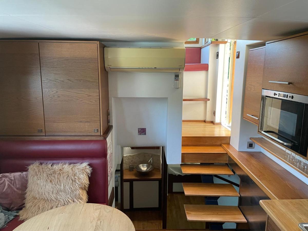 Sur Peniche A Bagatelle *